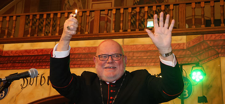Obdachlosenweihnacht 2023 mit Kardinal Reinhard Marx an Heiligabend im Hofbr&auml;uhaus M&uuml;nchen (&copy;Foto: Martin Schmitz) 